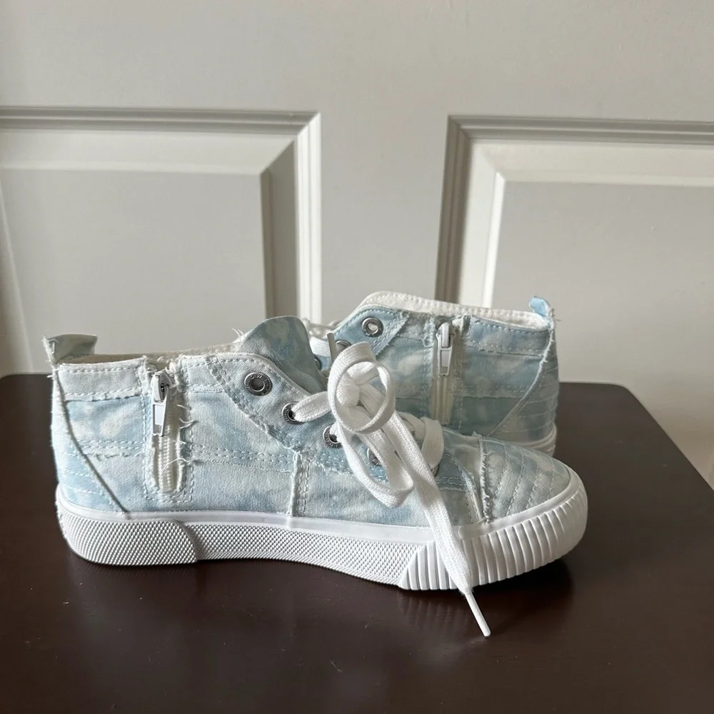 Blowfish Malibu Kids Sky Harmony Dye Canvas Blue Shoes Kids Size 5